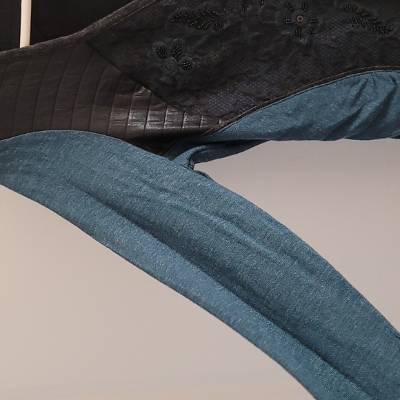 Anvrdie Long Sleeve 2 tone. Front zipper. Crunchy sides. - Picture 5 of 10